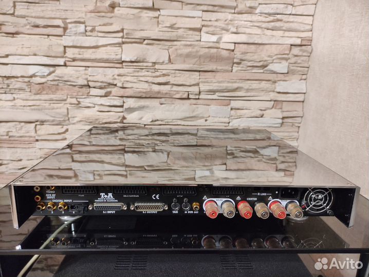 Hi-End усилитель-процессор T+A Pulsar DD 1210