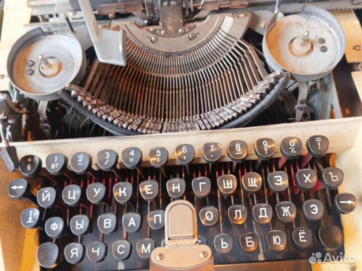 Пишущая машинка в чемоданчике