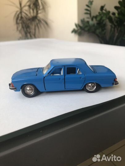 Модель волга газ 3102 1:43 СССР