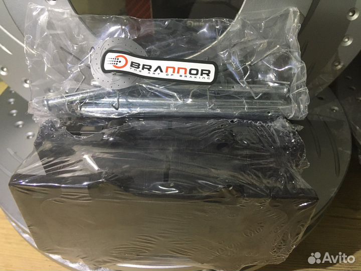 Тормозные диски и колодки в круг для Toyota Tundra