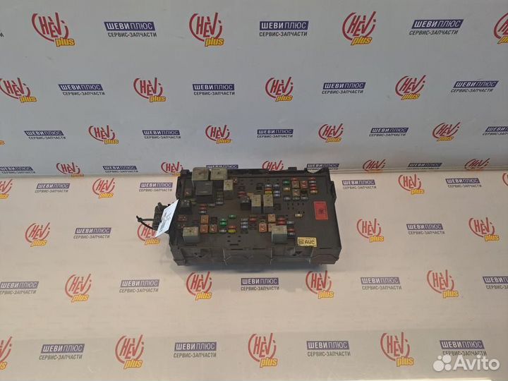 Блок предохранителей Cadillac Escalade