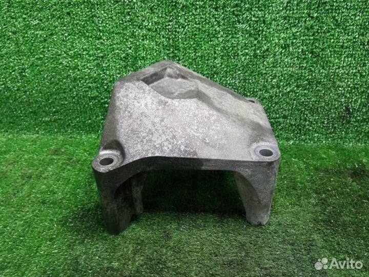 Кронштейн двигателя правый Opel Meriva B (2010-20