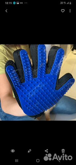 Перчатка для вычесывания шерсти животных