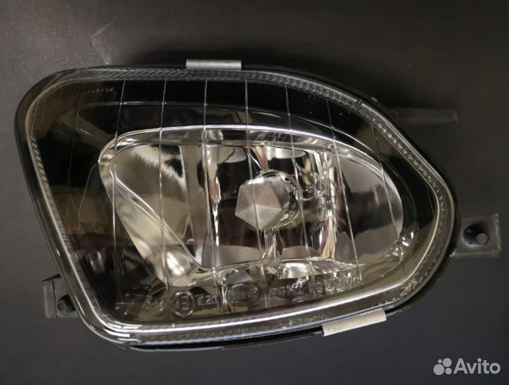 Фара противотуманная правая mercedes E седан III