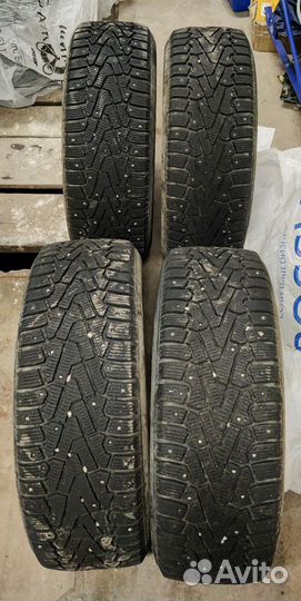 Pirelli Ice Zero 215/60 R16
