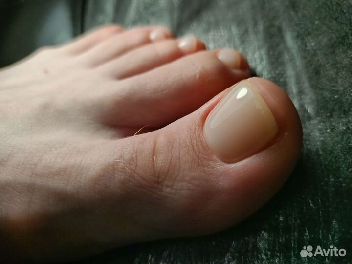 Женский педикюр в студии на гмр