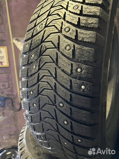 Michelin X-Ice North 3 215/65 R16 102T