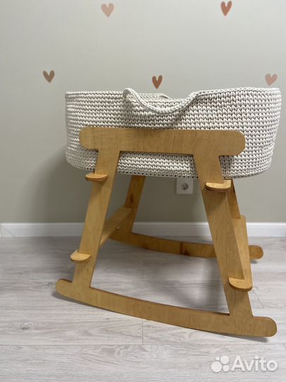 Вязанная люлька на подставке