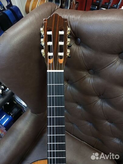 Новая классическая гитара с вырезом