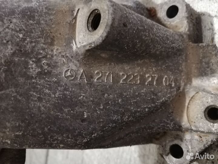 Кронштейн двигателя правый/левый Mercedes 271.860