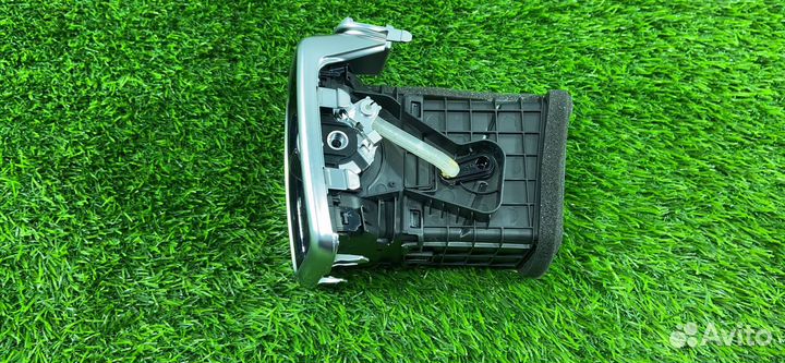 Правый дефлектор в торпедо Kia Sportage 4