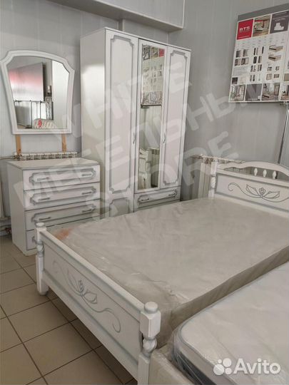 Спальный гарнитур