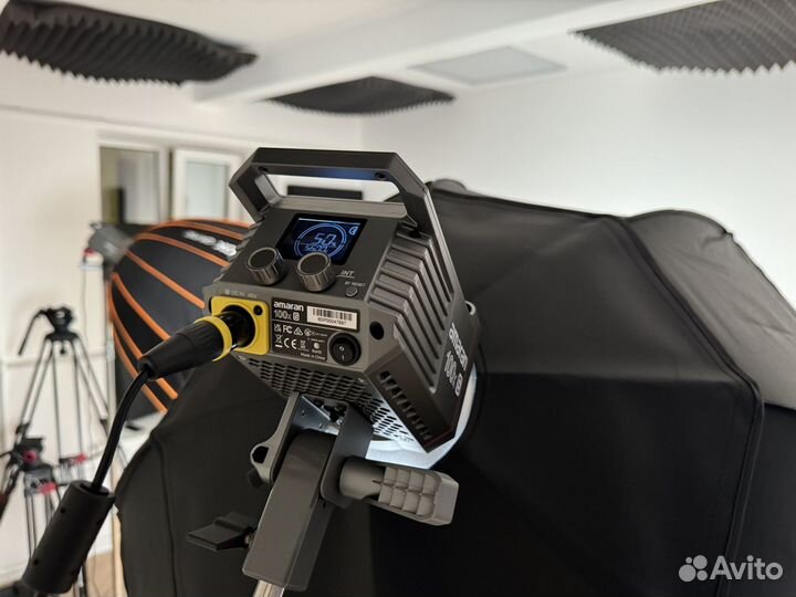 Светлая студия для подкастов и интервью, фоны