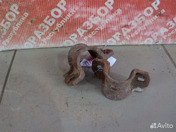 Скобы стабилизатора передние LADA Priora хэтчбэк