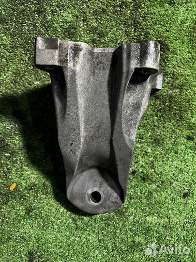 Кронштейн двигателя Ford Transit 2.4 2005г