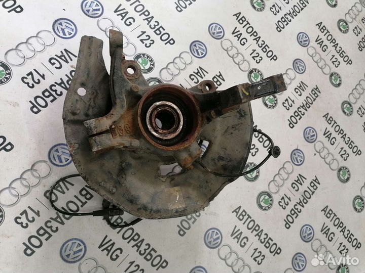 Поворотный кулак левый Hyundai Sonata 6 YF