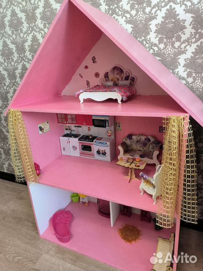 Домик кукольный с куклой Barbie и мебелью