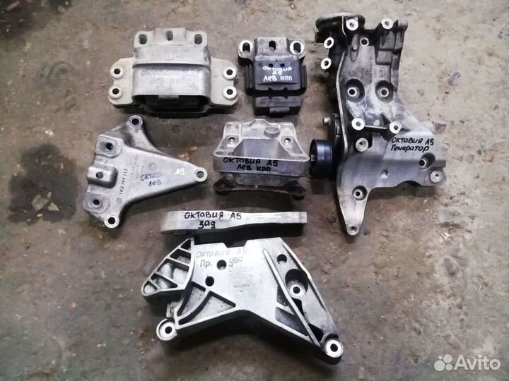 Skoda Octavia A5 Опора, кронштейн