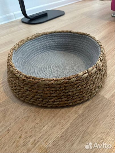 Лежанка для кошек на доставке