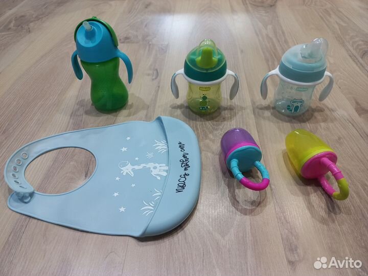 Поильники, ниблеры, нагрудник для кормления