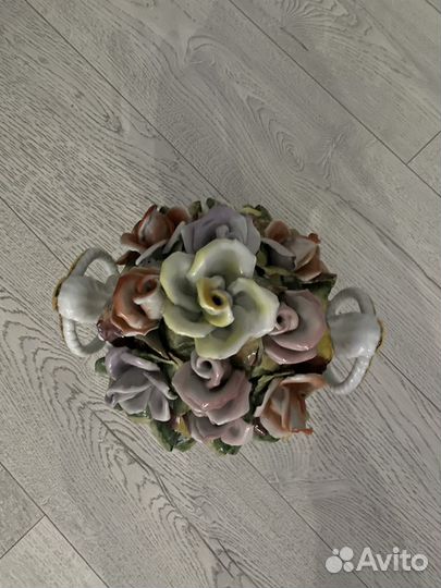 Декоративная ваза с цветами Румыния