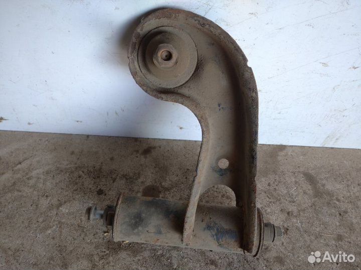 Рычаг подвески верхний передний левый