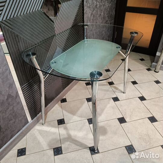 Кухонный стол стеклянный