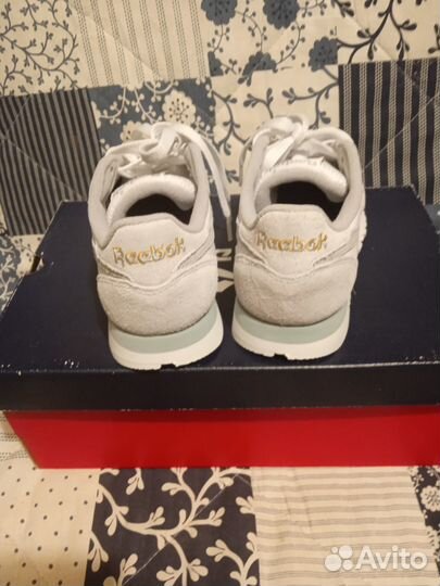 Кроссовки женские