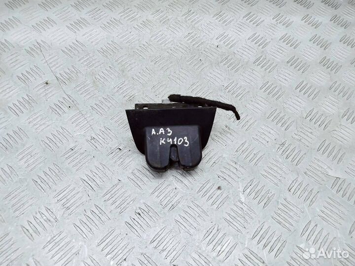 Замок крышки багажника Audi A3 8P 2004 8P3827505