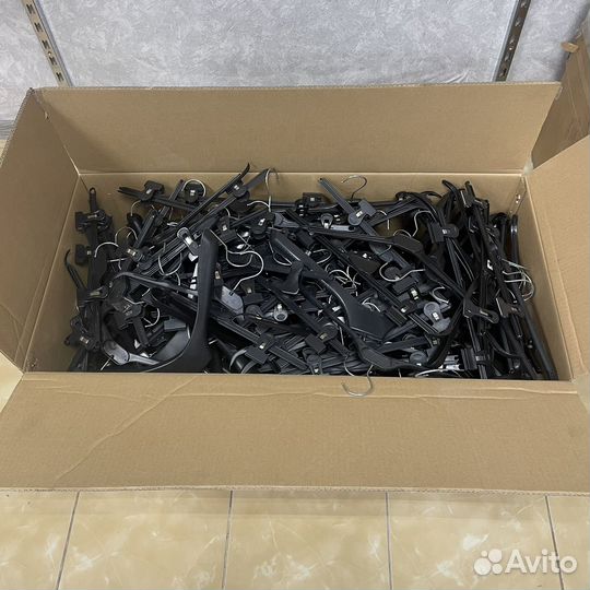 Две коробки с плечиками (ассорти)