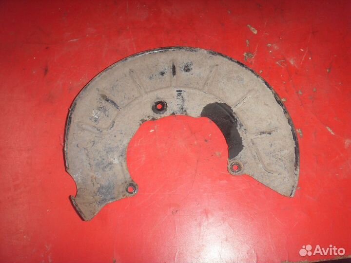 Пыльник тормозного диска передний Volkswagen Golf