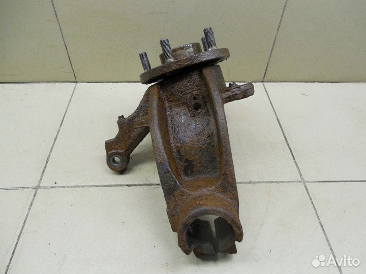 Кулак поворотный передний левый Kuga 2008-2012