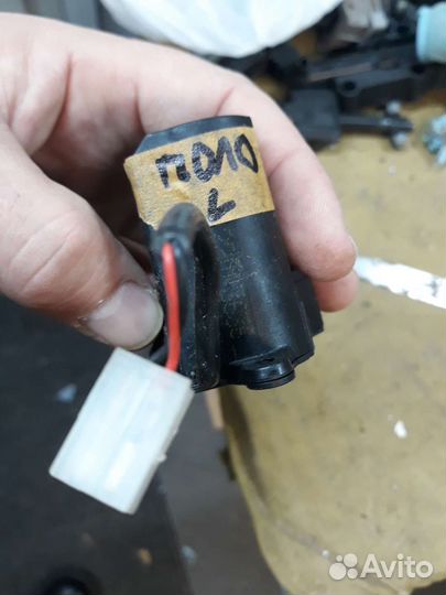 2015-20 Поло Моторчик складывания зеркала Левого