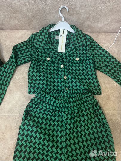 Брючный костюм новый для девочки