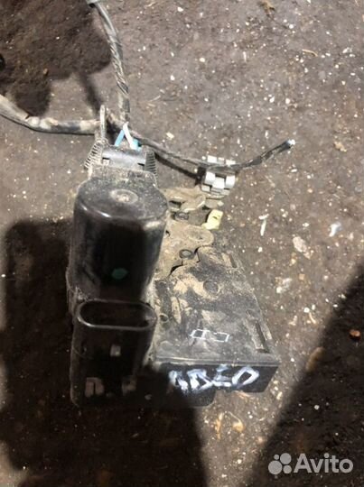 Замок передней правой двери авео