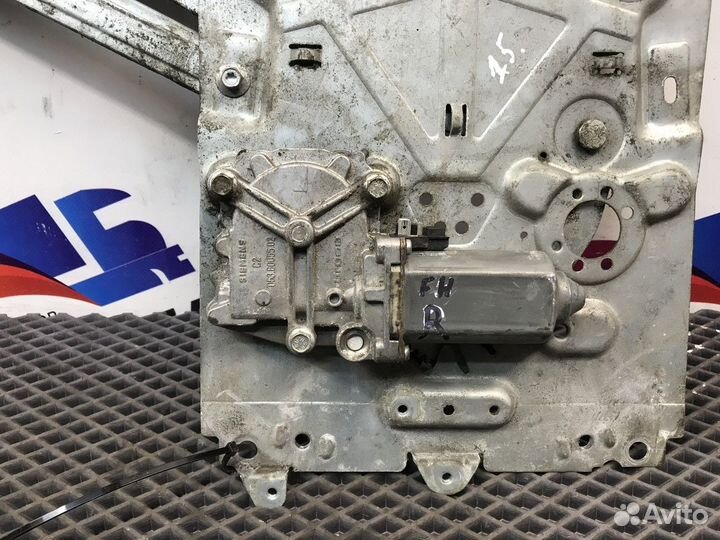 Стеклоподъемник электрический правый