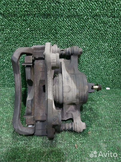 Суппорт тормозной передний правый Nissan Bluebird