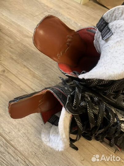 Коньки зоккейные bauer x900