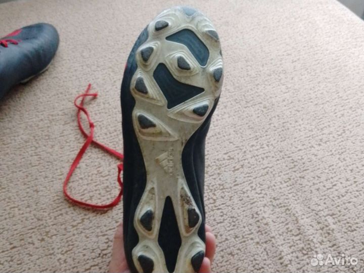 Футбольные бутсы adidas predator