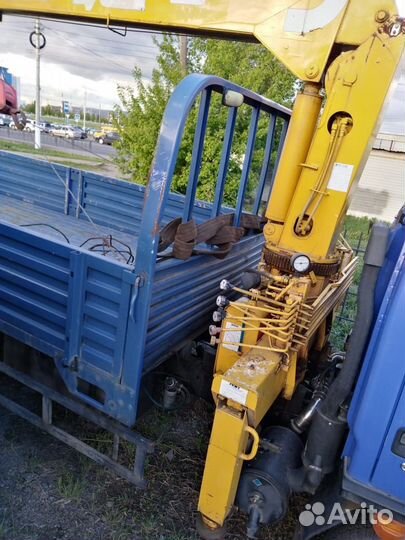 Бортовой грузовик BAW Fenix с КМУ Tadano, 2013