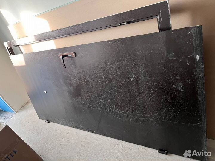 Дверь входная металлическая