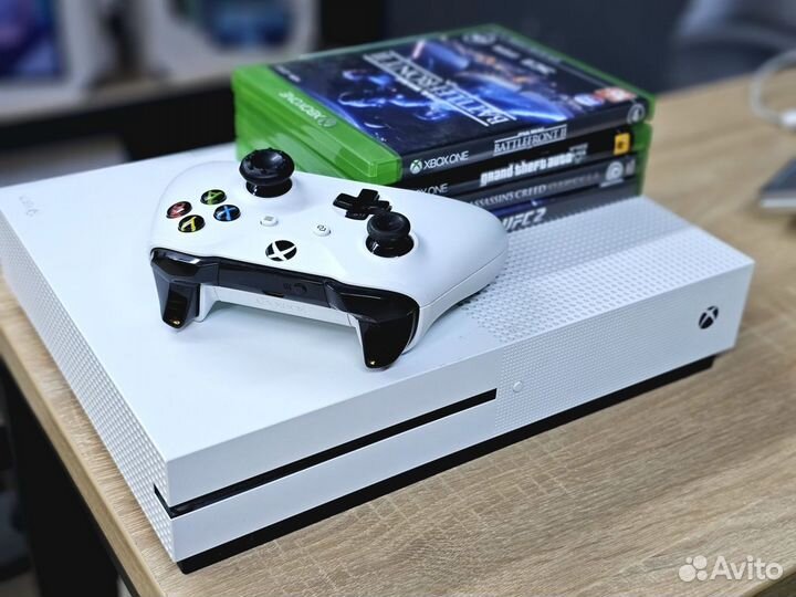 Xbox One S 1000gb + игры