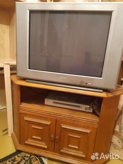 Тумба под телевизор угловая