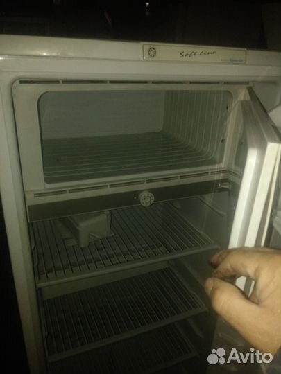 Холодильник Бирюса 140 см. чистый. современный