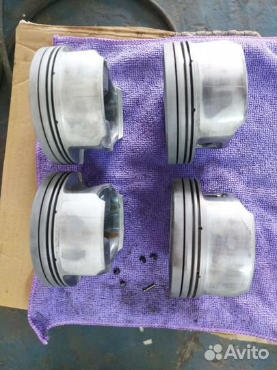 Поршни на мерседес M113 5.5 компрессор AMG