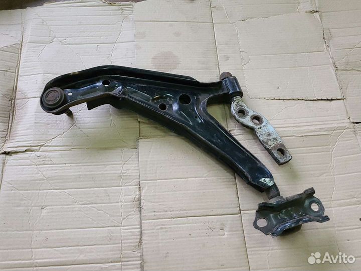 Рычаг передний нижний правый Nissan Primera P11