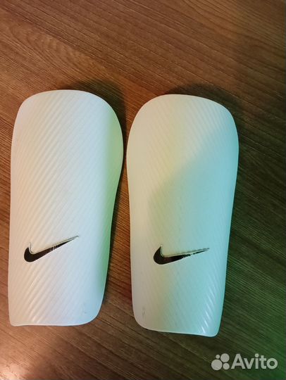 Щитки футбольные nike