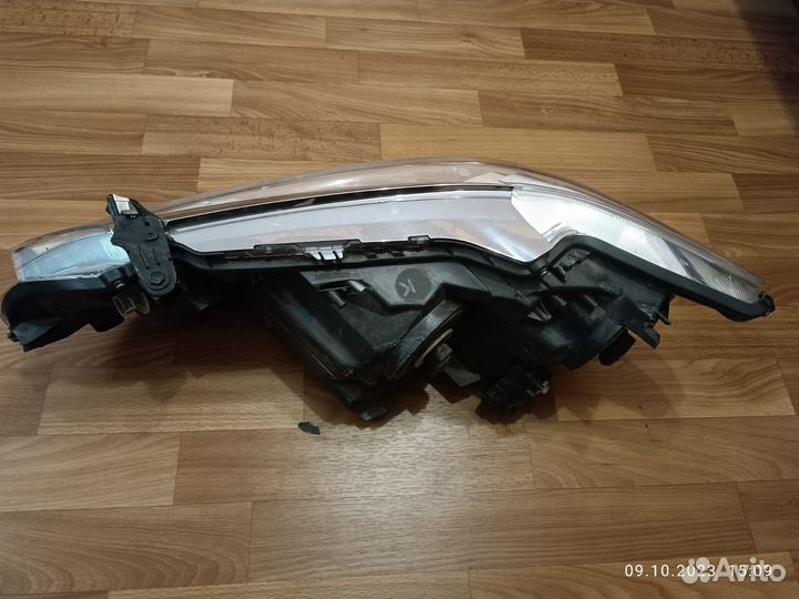 Фара правая Тойота Королла Филдер