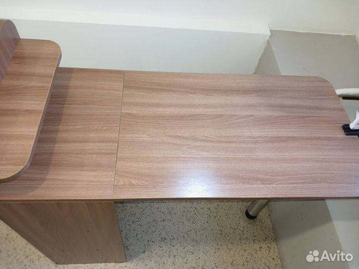 Маникюрный стол складной