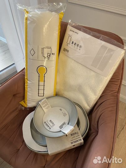 Чайник, молочник, вешалки